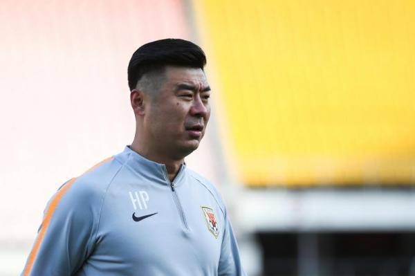 前国脚韩鹏秒救落水儿童为中国足球树正面形象