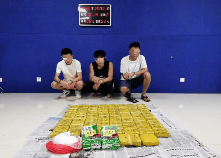 某贩毒团伙准备从境外走私一批毒品入境并运输到昆明……_景东县