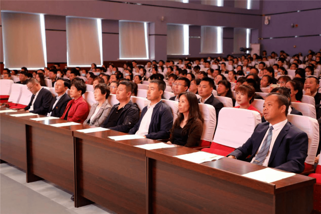 铸师魂奋进担当圆梦想托举希望萝北县高级中学第36个教师节庆祝活动