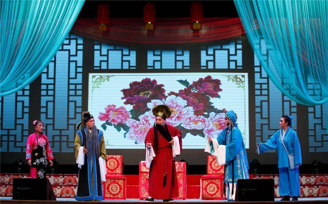 状元与乞丐剧情充满正能量,在连续几年的送戏下乡惠民演出中为必演