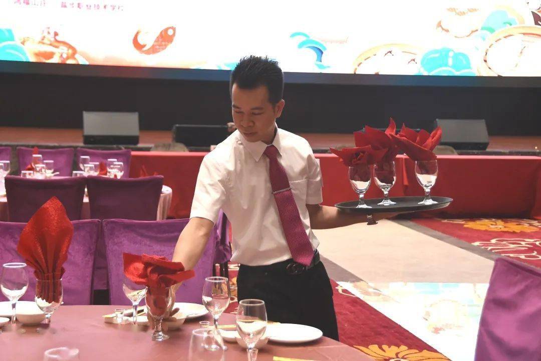 细节决定成败!南海餐饮服务员技能决赛展"工匠精神"