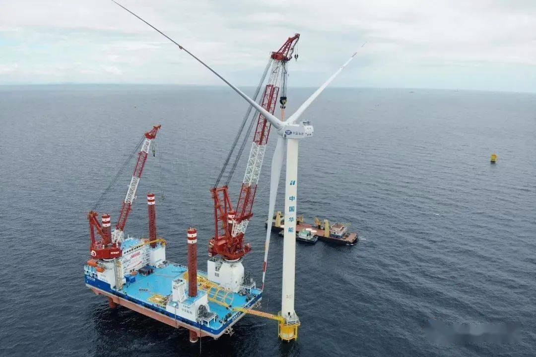 大连庄河海上风电项目首台风机顺利吊装