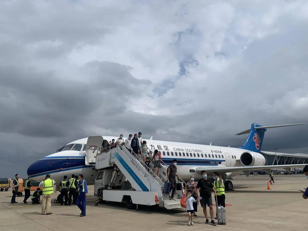 上海分公司南航首架arj21飞机回家乡啦