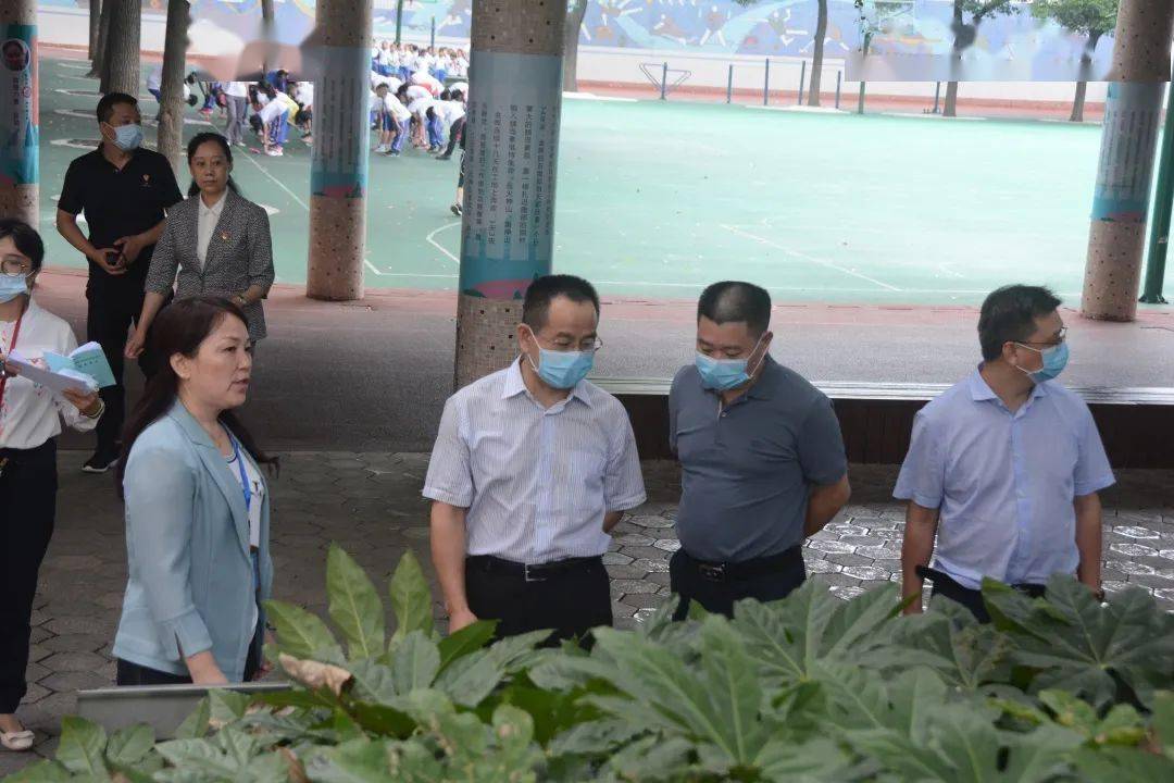 【第727期】雨花区委常委宣传部部长余宏卿带队督查砂子塘小学文明