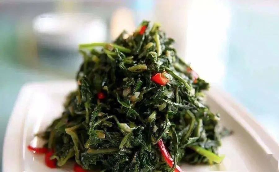 凉拌苦菜 材料: 苦菜300克,蒜50克,味极鲜20克,醋20克,香油10克