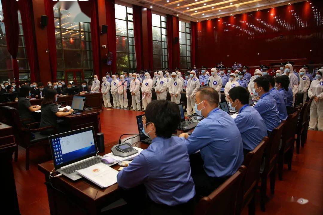 速看娄底检察提起公诉的袁伟辉等30人涉黑案一审开庭