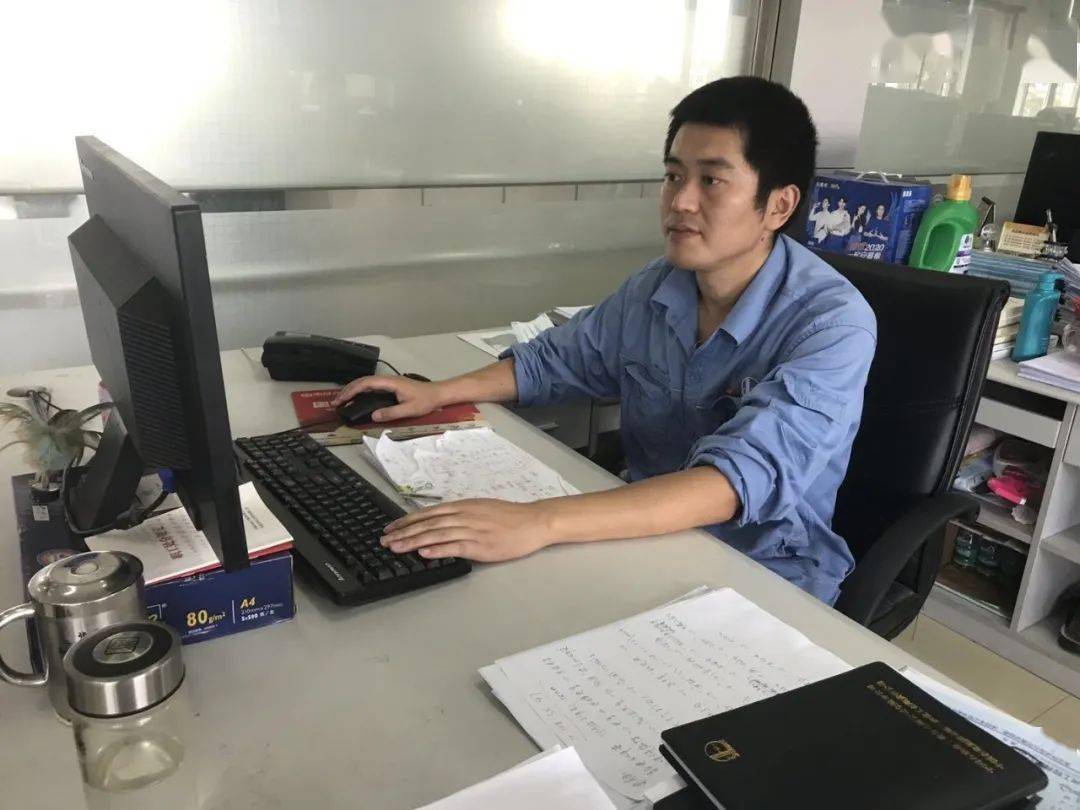 李正伟是物装中心综合计划员,适逢公司高端石墨项目6台反应器即将到货