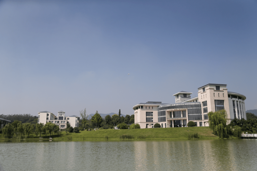 典礼今天他们开学加油南审少年