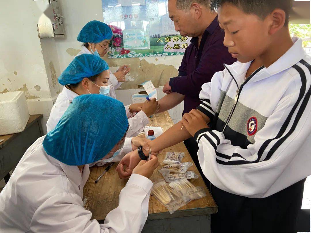 师宗县彩云卫生院至彩云中学开展结核筛查工作
