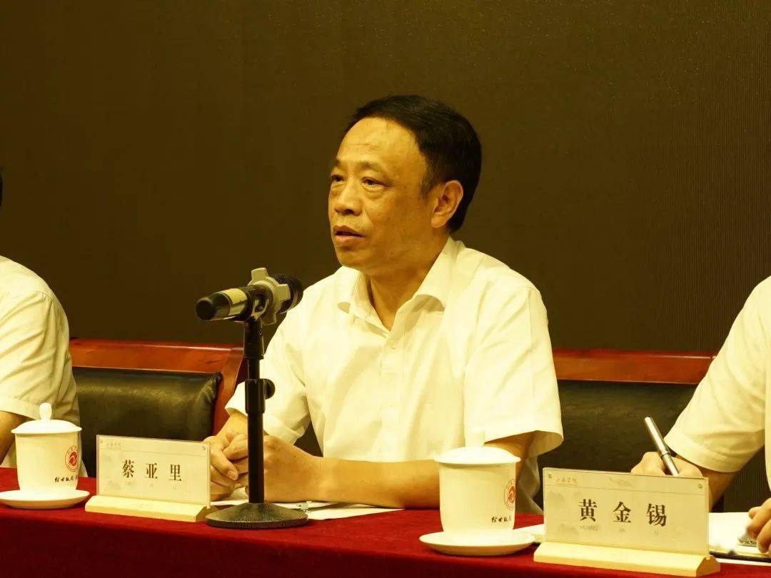 蔡亚里要求:就下一步如何深化抓好清廉学校建设——会上,永嘉县教育