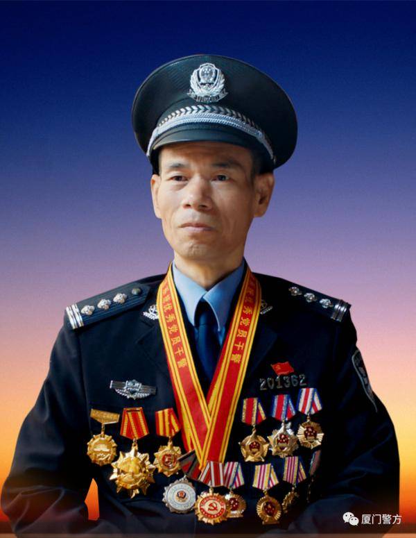 "这份成绩的取得和她的努力是分不开的,在我生病期间,很多警察叔叔