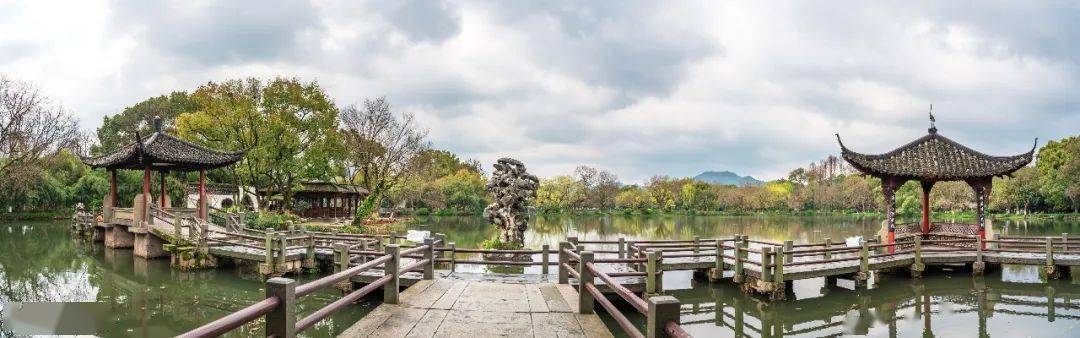 一岛三潭四季恍若世外仙山的小瀛洲