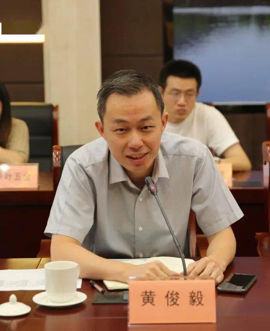 省卫生健康委综合监督局副局长黄俊毅汇报了浙江省开展试点工作的情况