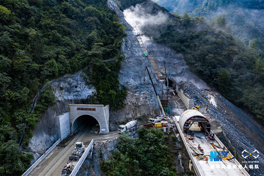 无人机航拍:重庆石黔高速进入最后冲刺阶段