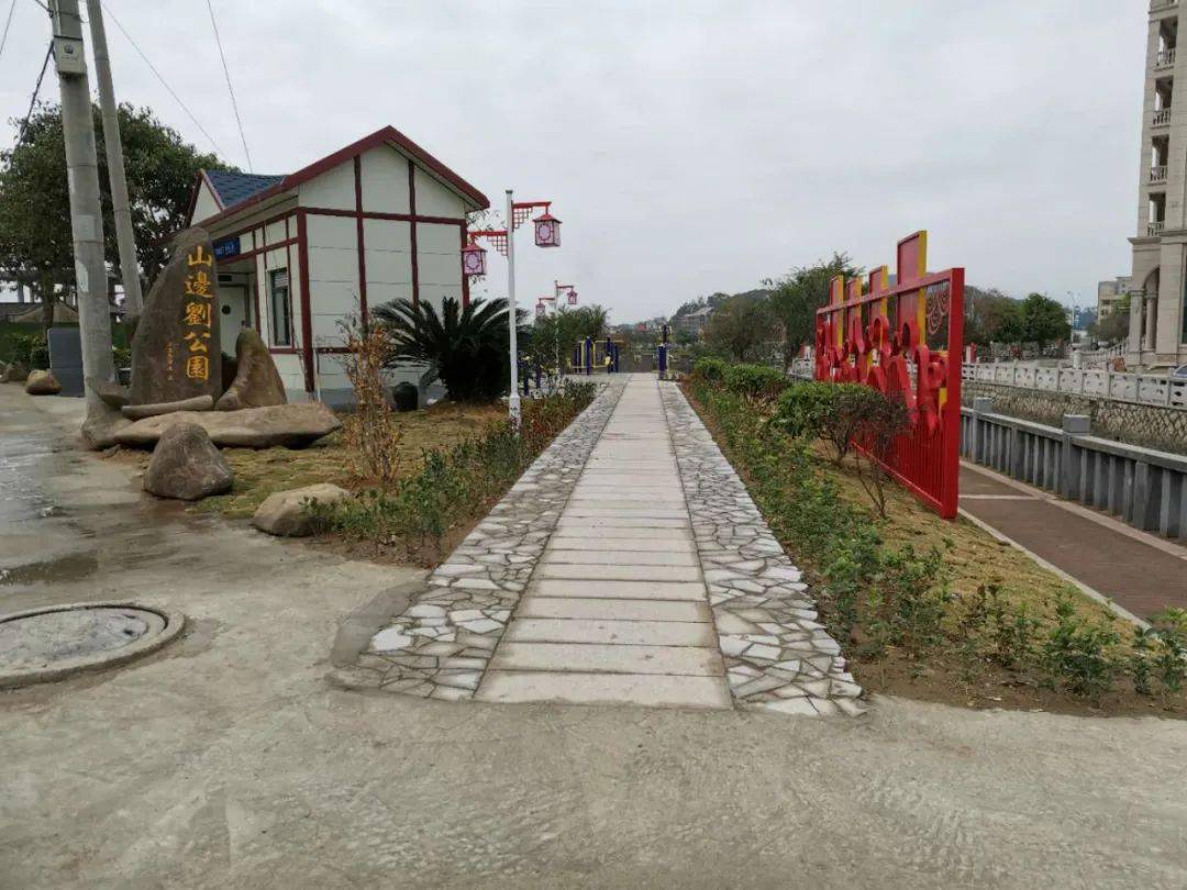 近日为了让房屋更靓,环境更美,文岭镇各村以"美丽长乐"大行动为契机