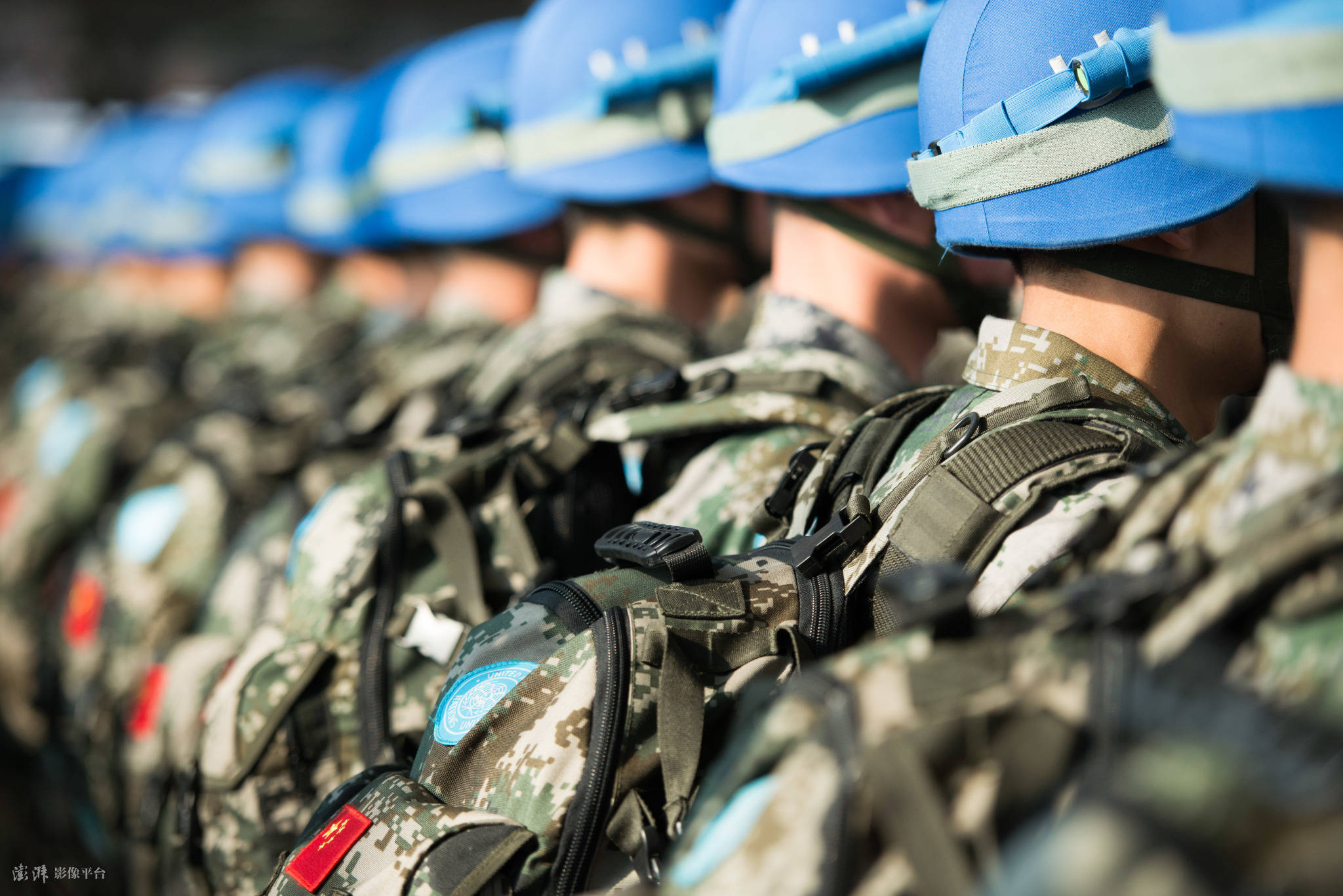 中国军队参加联合国维和行动30周年 致敬中国蓝盔
