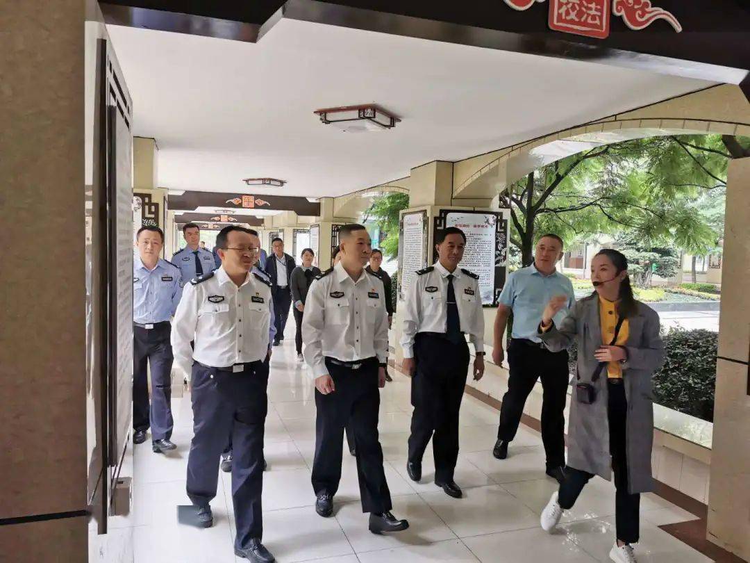 钟静赴凉山州调研禁毒工作并看望慰问广安援凉警队