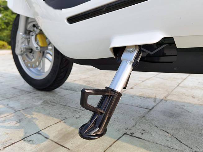 雅迪冠能m8电动车评测续航超给力高端新典范