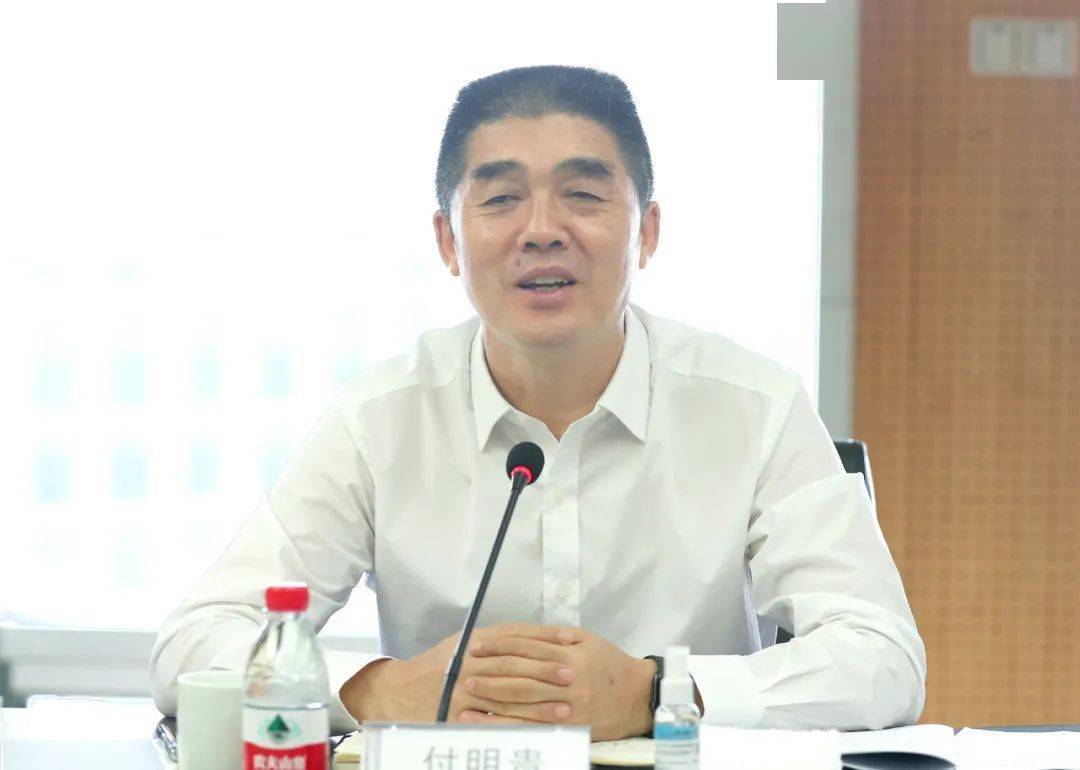 上午,武汉城建集团党委书记,董事长付明贵带队调研武汉中央商务区集团