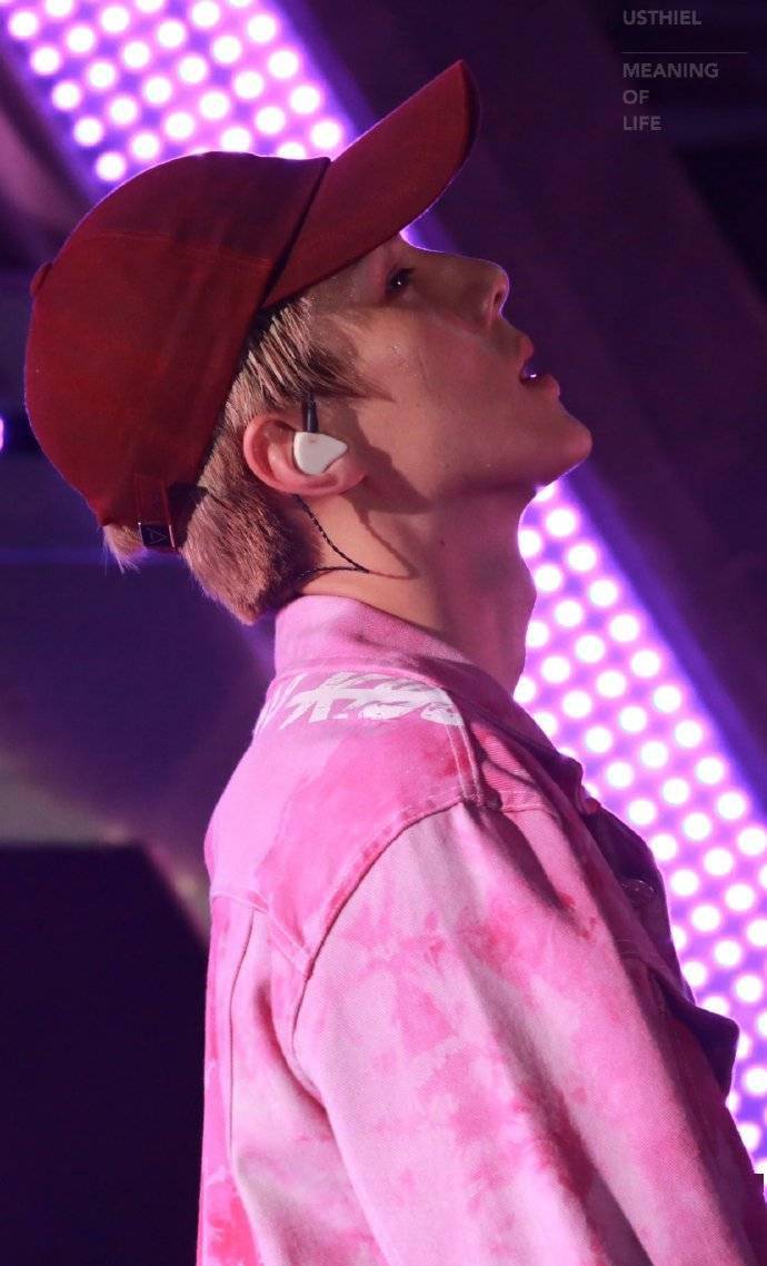 世勋上下浮动的喉结正发出危险信号,致命的视觉盛宴!