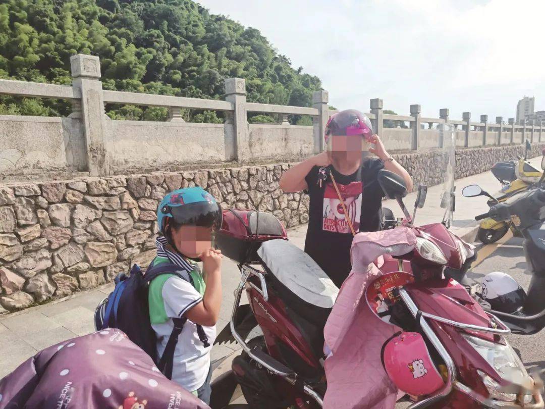 东乡用电动车接送孩子的注意了.