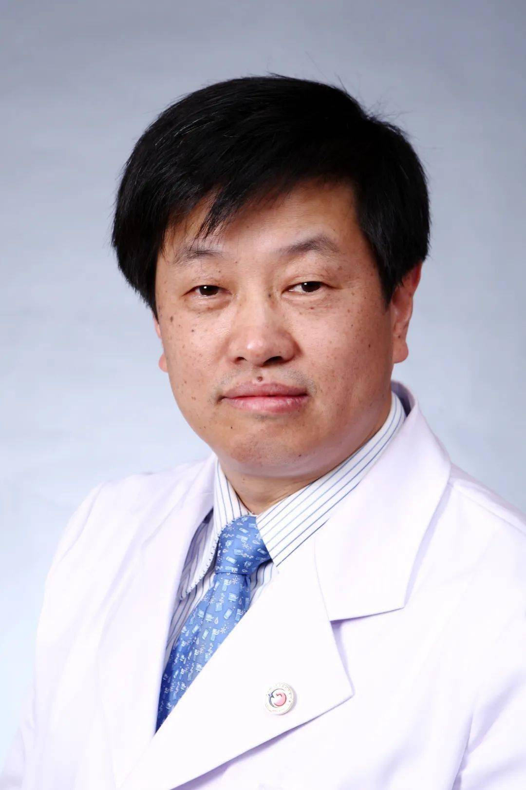 第二届国之名医·卓越建树天津医科大学总医院骨外科主任教授冯世庆