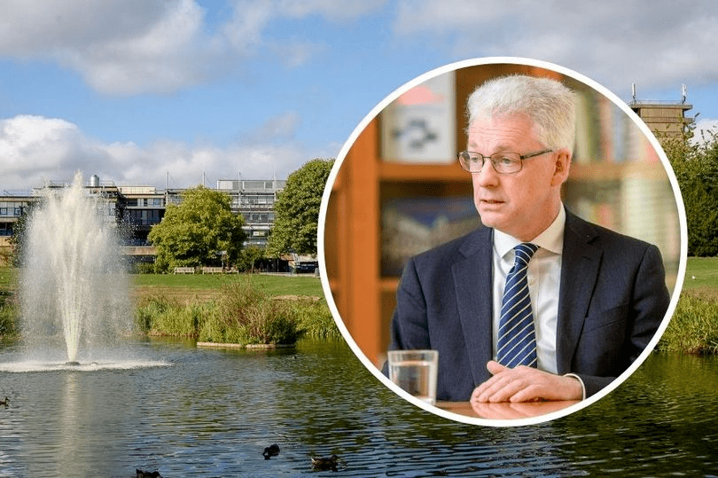 另外,巴斯大学和巴斯斯巴大学的校长也都给学生写了一封公开信,表示