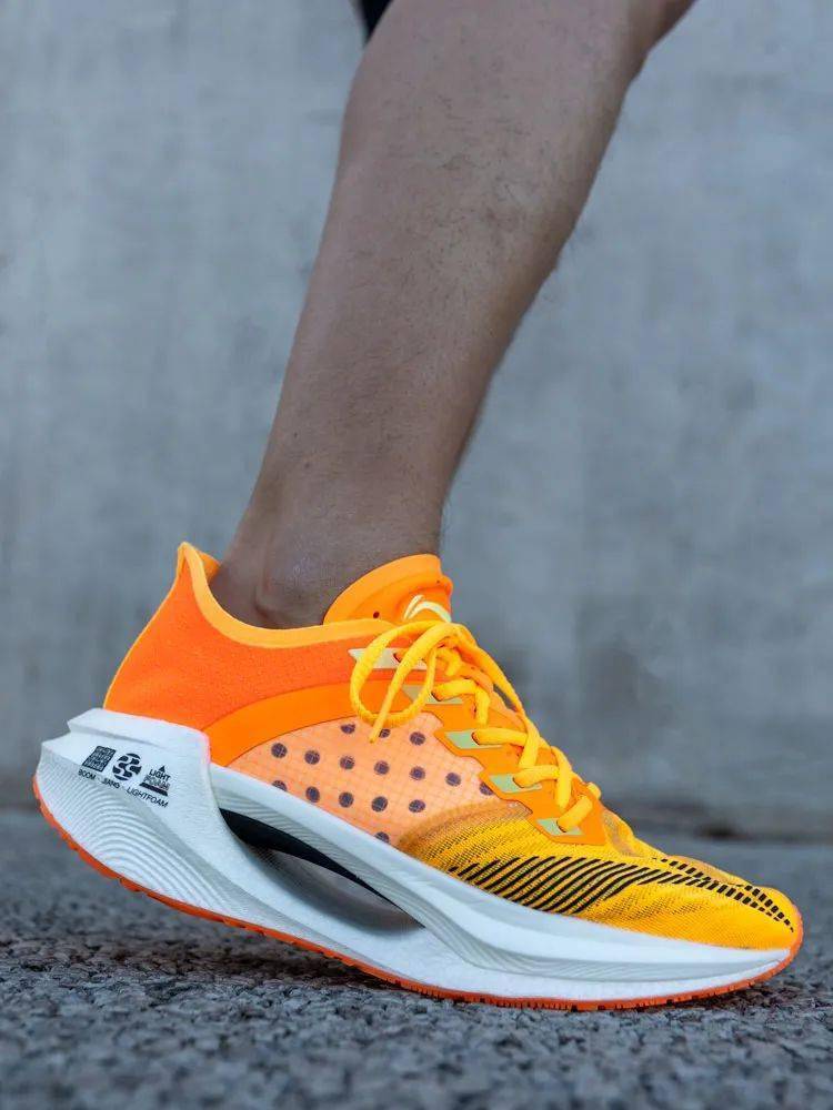 1699 的国产鞋你都买不到!还好有这双!同样双缓震,定价砍一半!