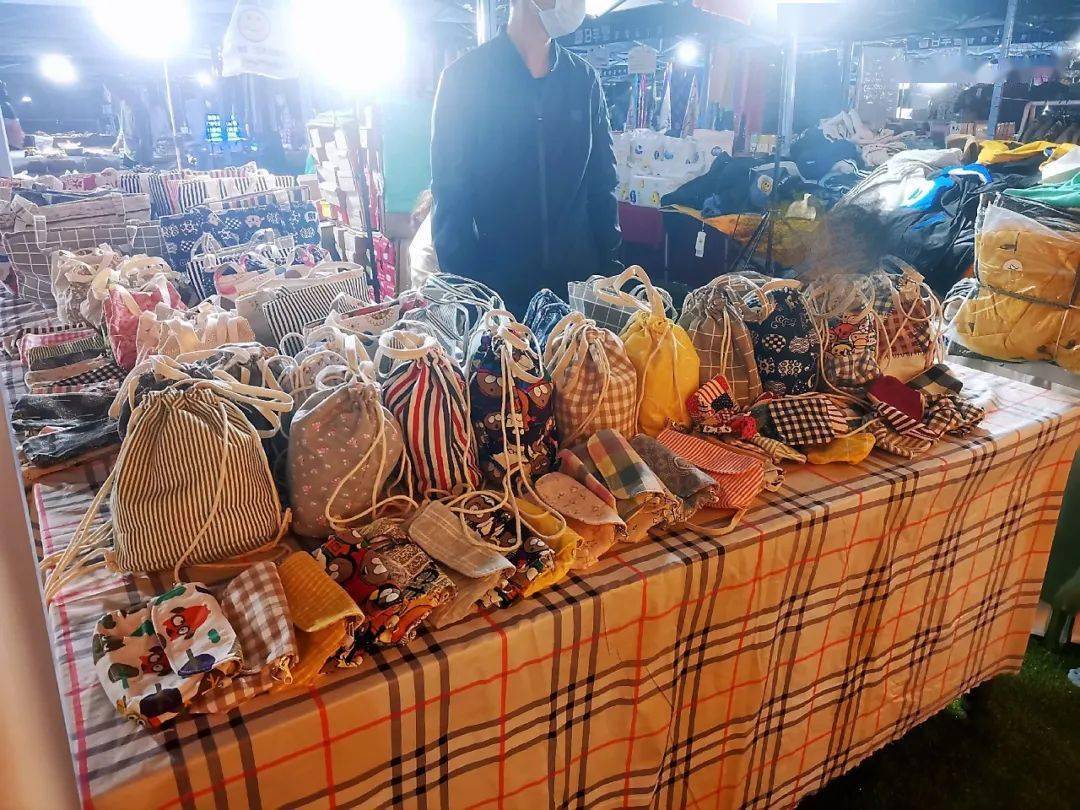 玉溪又一新夜市——老五街夜市开场啦!一起约着去逛吃~_摊位