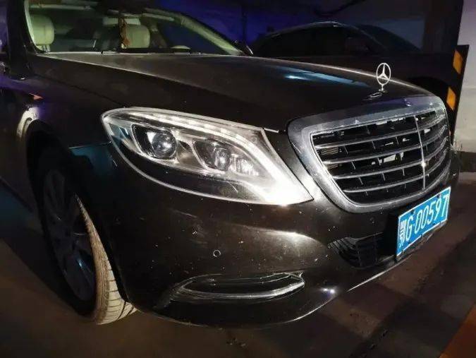 鄂州市拍卖一辆鄂g牌照奔驰s400l轿车这个价一拍成交