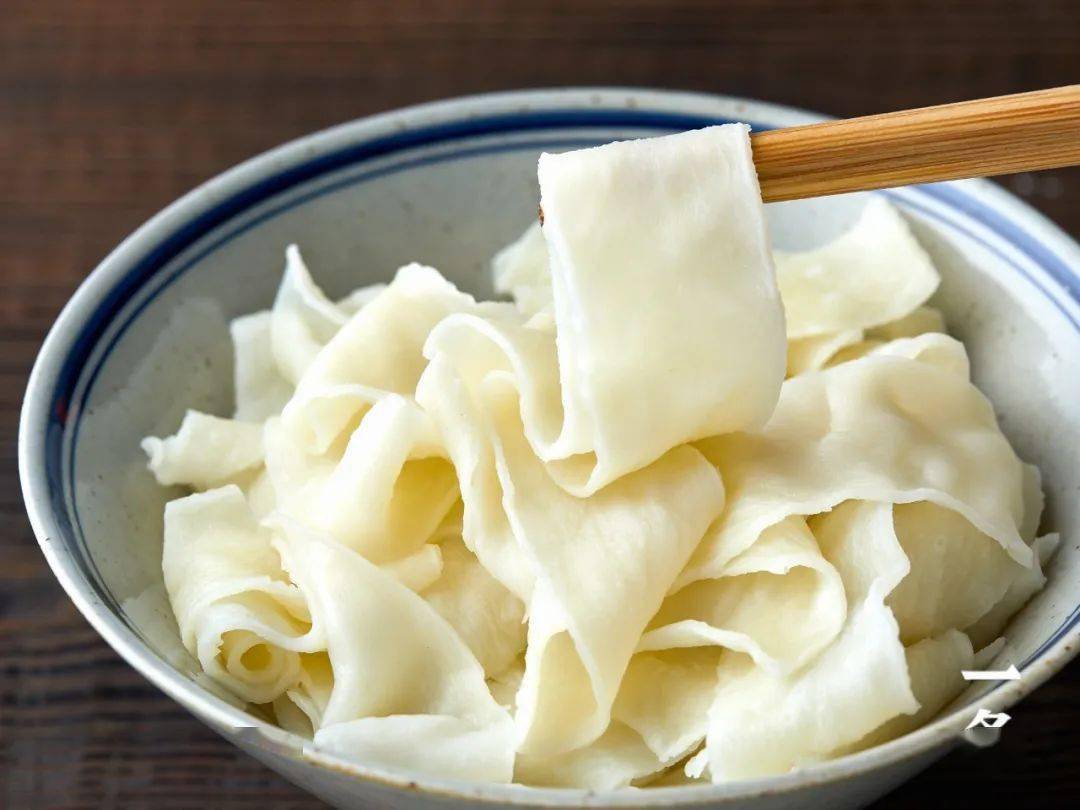 "李子柒"红油面皮,香辣酸爽,地道川味,一碗吃到爽!_手机搜狐网