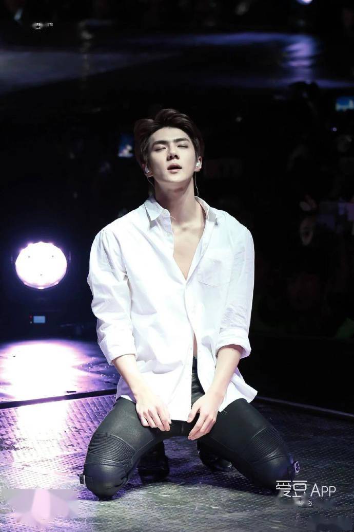 吹一万遍都不够的世勋身材!"穿衣显瘦脱衣有肉"的最佳典范!