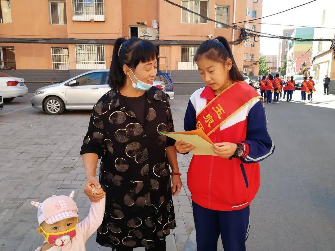推普活动促沟通志愿服务在行动玉泉区大南街头道巷小学组织开展推广