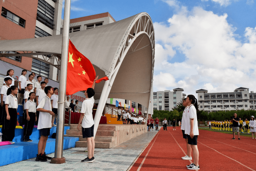 汕头市第五届市长杯青少年校园足球联赛总决赛举行开球仪式