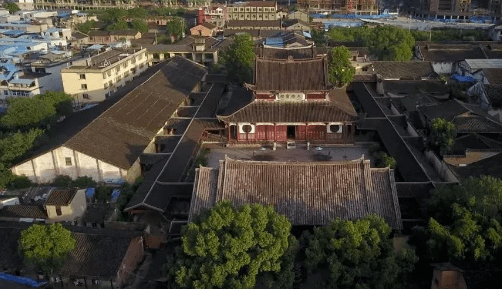 光孝寺,始建于公元558年,有1400多年历史,是福建最大最古老的古寺之一