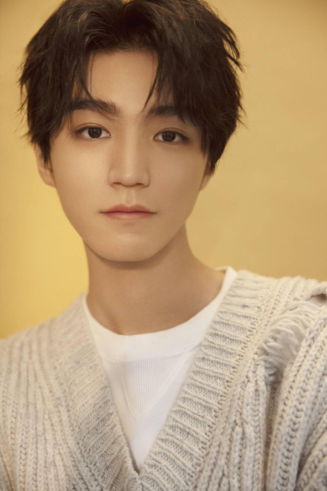 王俊凯工作室生日贺图释出与21岁的凯boss不期而遇