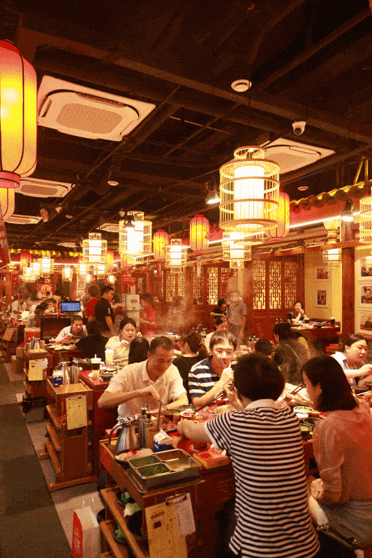 99抢100元代金券明星都在吃的谭鸭血火锅排队到凌晨我也心甘情愿