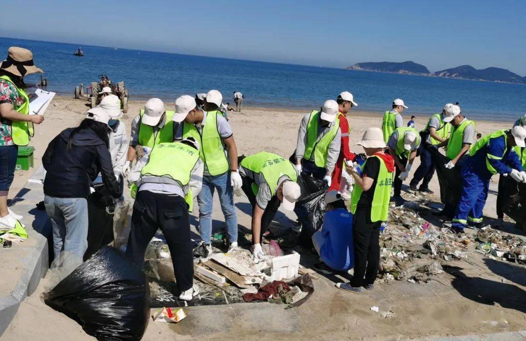 中集来福士"守护烟台海岸线"公益活动
