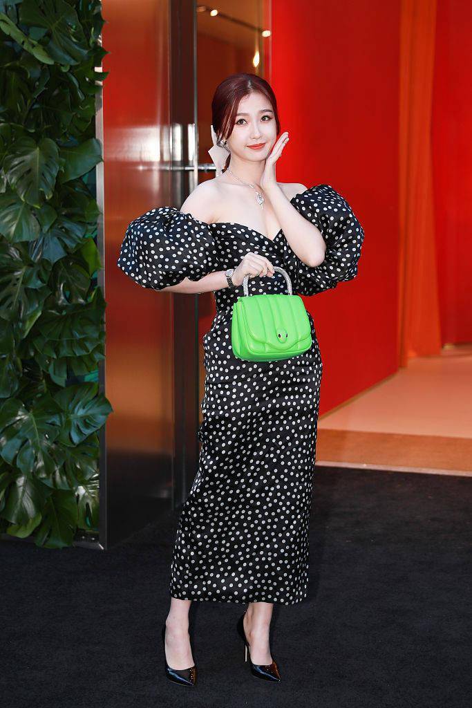 2020年9月21日讯,最近,宝格丽推出了bvlgari x ambush特别款联名包包