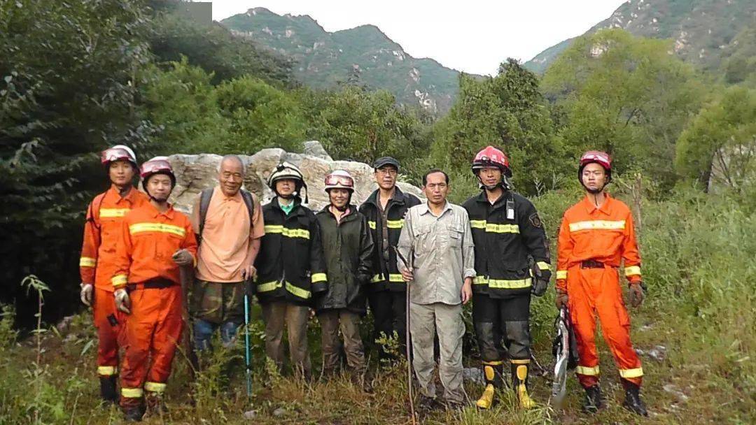 站接119指揮中心調度,在昌平區崔村鎮香堂村北側山中有兩位驢友被困