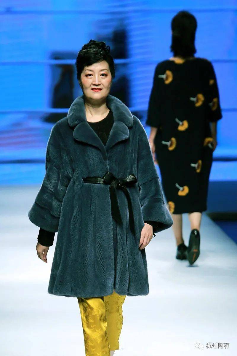 2020大连时装周秋季天伦皮草