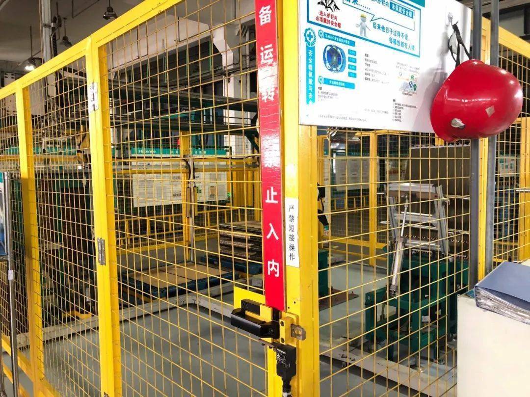 防护停用:在危险性较大的设备上,未安装两种及以上的安全保护装置的