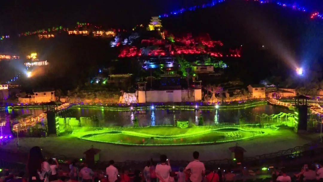 丰顺大宝山演艺剧目受青睐点火竞标来助学