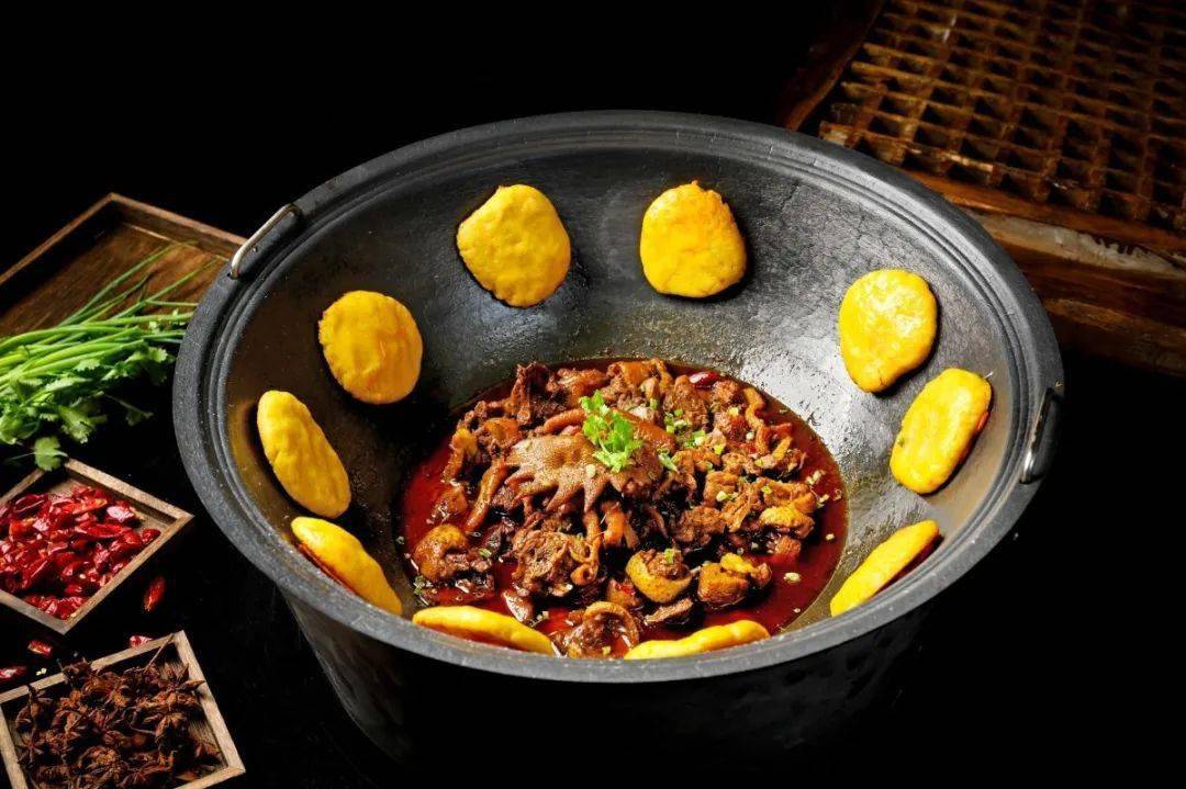 东北制造用最新鲜的食材带来最纯正的东北铁锅炖