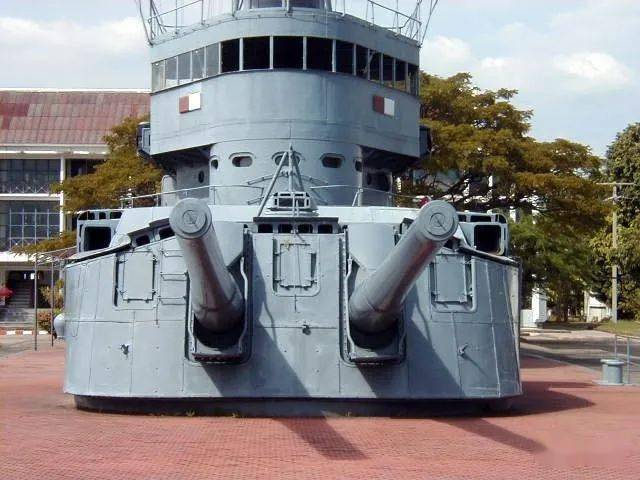 二战中的海上暹罗巨兽:泰国海军吞武里级海防舰旧影