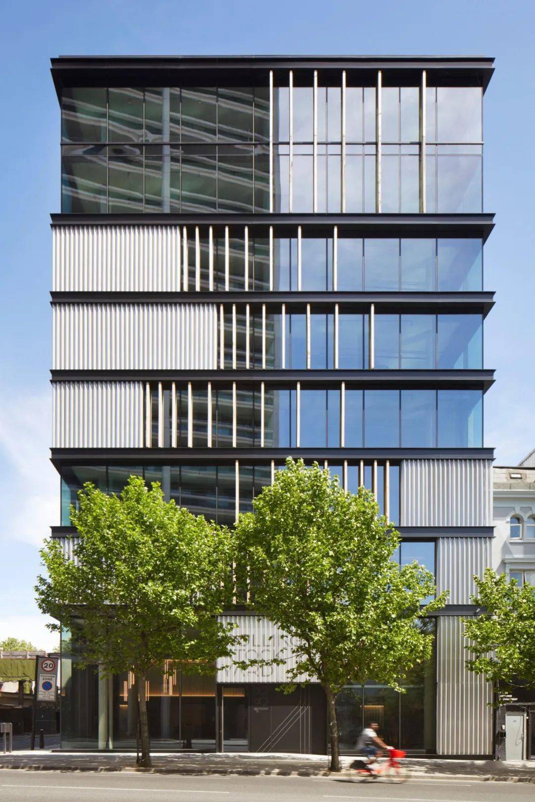 工业风 | 多层简约办公建筑