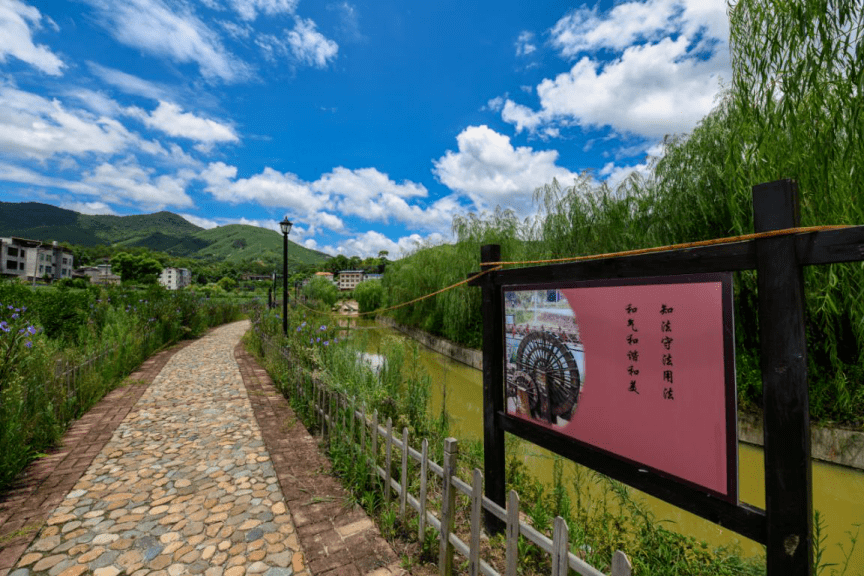 工作动态闽清县白中镇霞溪村多措并举创建民主法治示范村