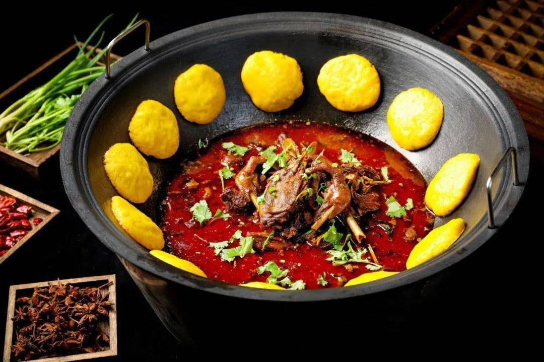 东北制造用最新鲜的食材带来最纯正的东北铁锅炖