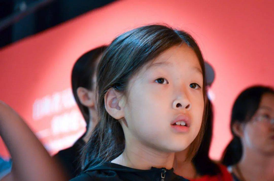 "上5年级的刘一涵笑着说.