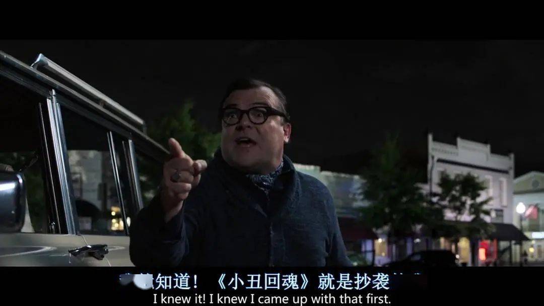 好在电影里的木偶斯拉皮虽然邪恶,但有时也会有灰色幽默,甚至还有点小